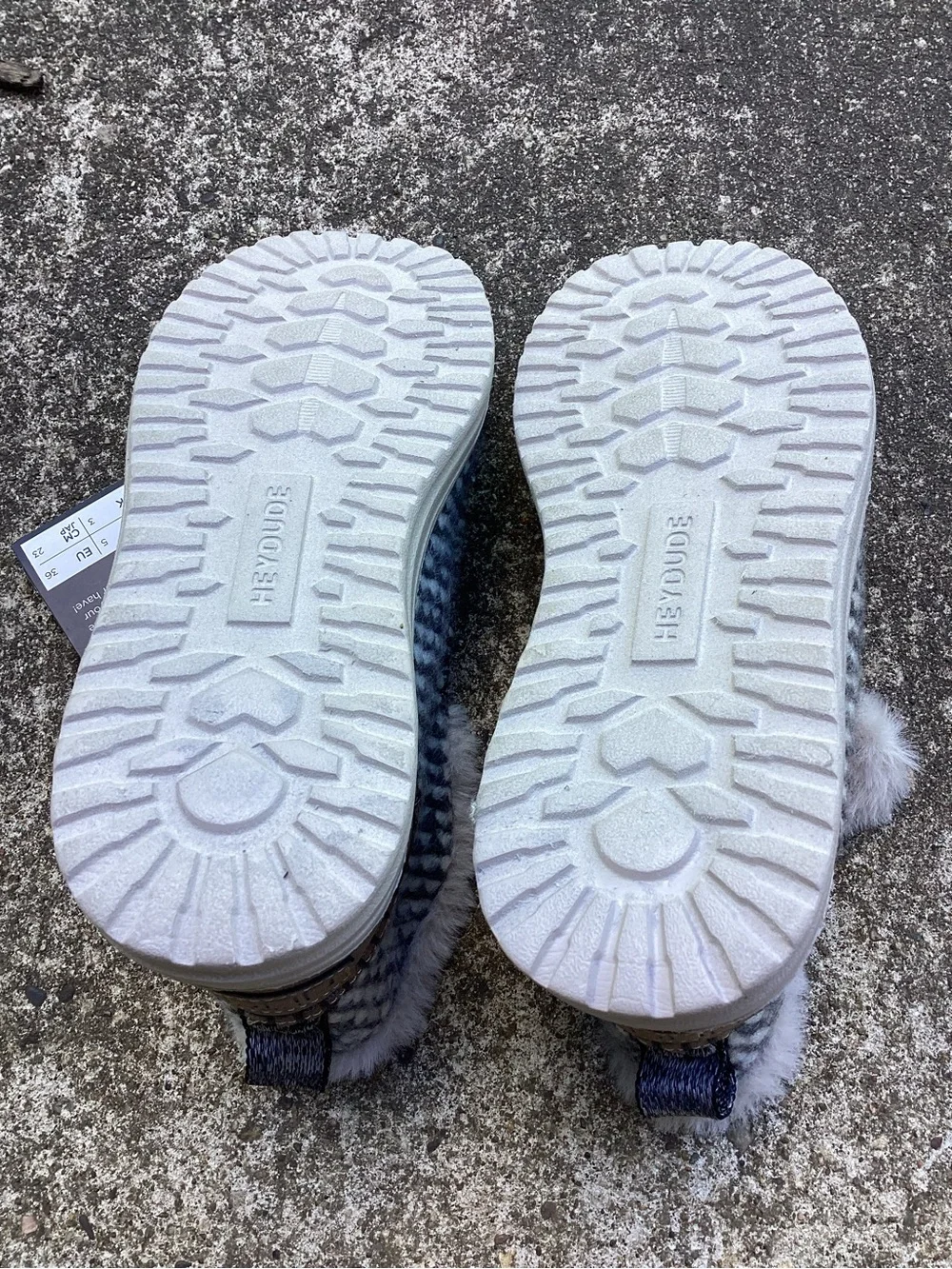Hey Dude Denny Stone Grey Faux Fur Lined Slip-On Shoes Women’s US 5 NWT Cozy - Picture 7 of 11